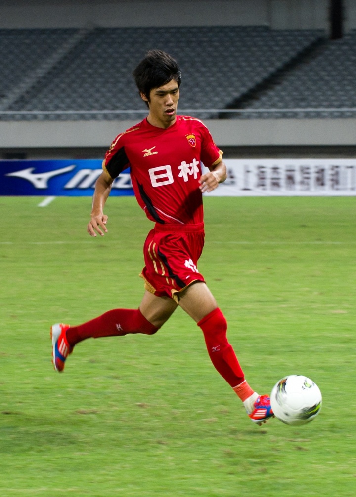 开云下载-一人一城！吕文君跟随海港从中乙→中甲→中超夺冠，退役执教梯队