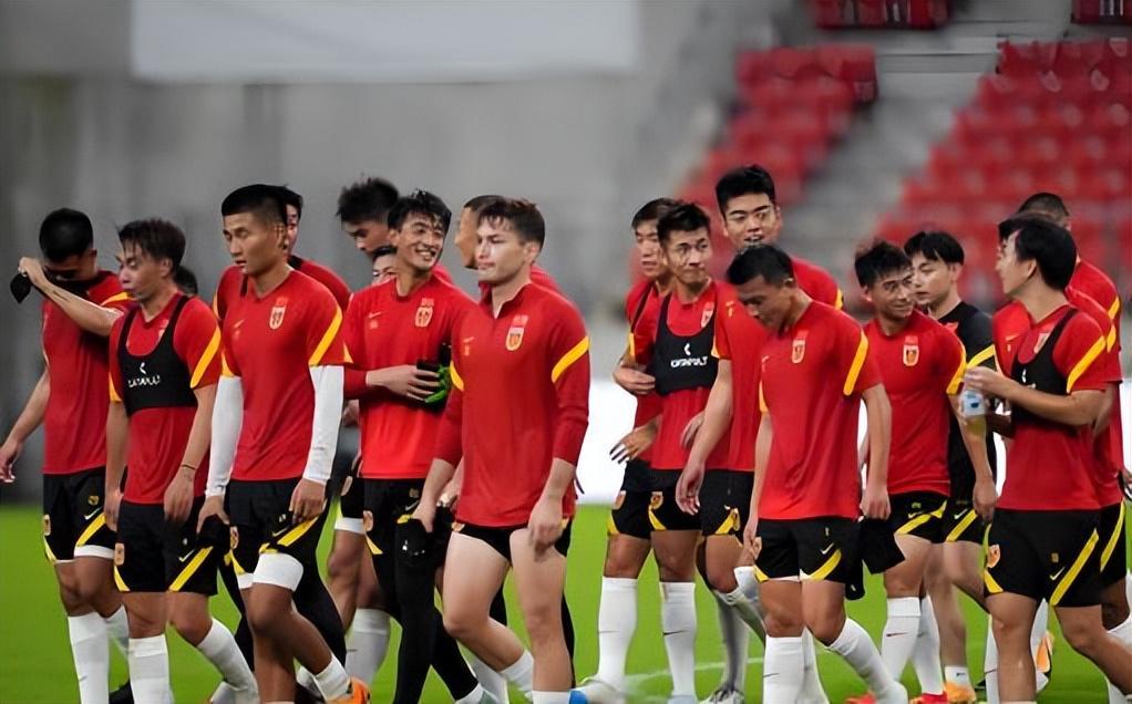 开云下载-国足原本要跟西班牙踢热身赛，如今被对手放鸽子拒绝，引发热议